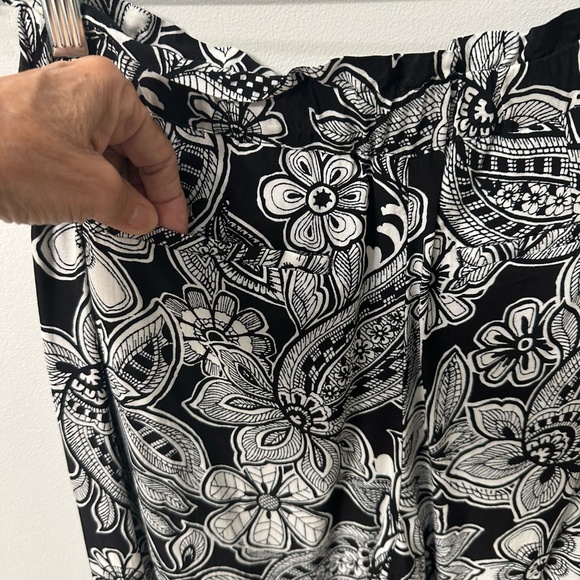 Talbots Wide Leg Crop Palazzo Pants Black/White | Floral | Elastic Waist | Small - Picture 4 of 11
